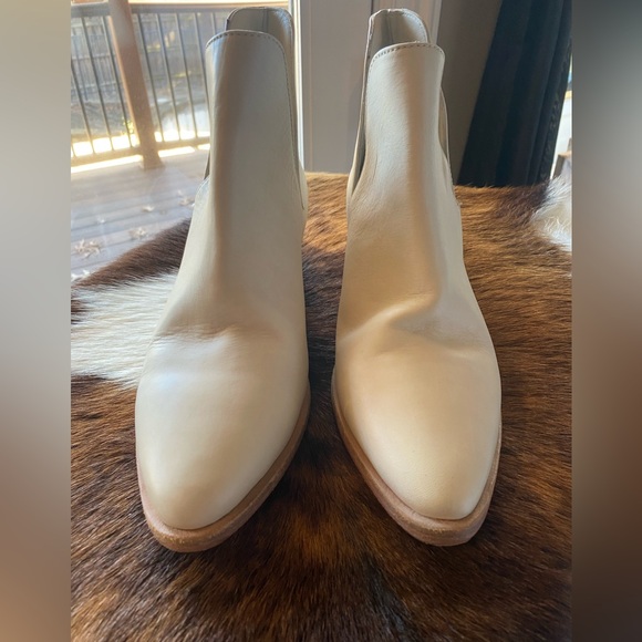 Free People Charm Double V Ankle Boot Ecru SZ 39.5 NEW - Picture 5 of 10